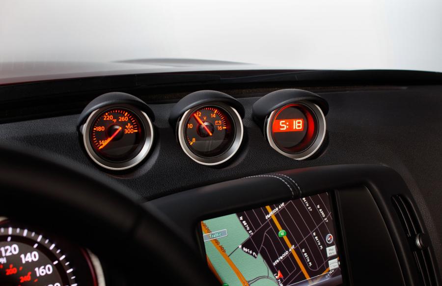  Nissan 370Z 2013 года  (фото 8 из 28)